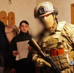 Поліція ліквідувала діяльність злочинної групи, яка ошукала громадян на 15 млн грн