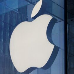 Новини бізнесу - Акції Google впали на 7,3% після заяви Apple про інші пошукові системи