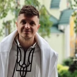 Новини культури - Анатолій Анатоліч під під час війни виїхав закордон