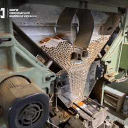 Новини України - БЕБ ліквідувало підпільний тютюновий цех на базі свиноферми