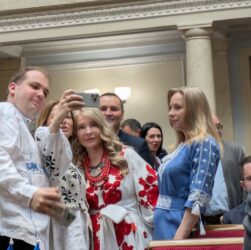 Новини України - Більше 100 тисяч. Найдорожчі вишиванки політиків