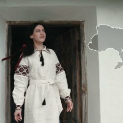 Вишиванка Херсонщини: твоя тиша говорить голосно: я — Україна!