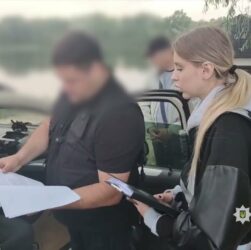 400 000 хабаря за сприяння у проведенні робіт з озеленення столиці: поліцейські викрили посадовців
