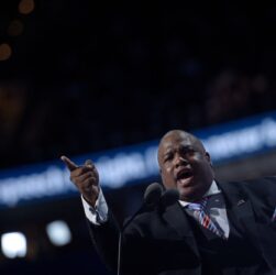 Новини світу - Духовний радник Трампа пообіцяв суворе нагадування для Путіна