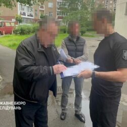 Новини України - Екскерівник управління Міграційної служби нарахував собі 365% премії
