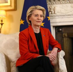Новини світу - Фон дер Ляєн відзначили премією Карла Великого