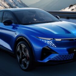 Авто новини - Французька Alpine представила електричний кросовер A390 з трьома двигунами