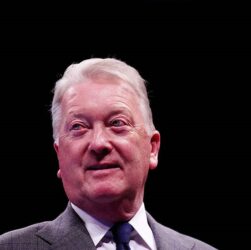 Новини спорту - Френк Воррен назвав імена двох найкращих боксерів сучасності