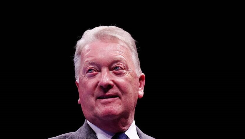 Новини спорту - Френк Воррен назвав імена двох найкращих боксерів сучасності