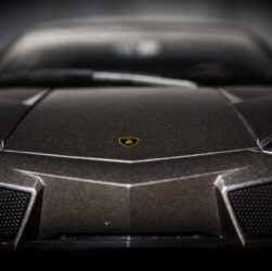 Новини бізнесу - Гібриди принесли Lamborghini майже €900 млн з аквартал