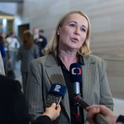 Новини світу - Глава Міноборони Чехія потрапила в аварію