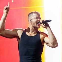 Новини культури - Imagine Dragons підняв прапор України на концерті в Мілані