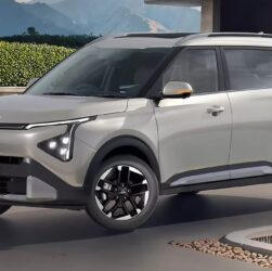 Авто новини - Kia представила новий мінівен Carens Clavis