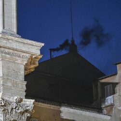 Новини світу - Конклав у Ватикані: завершилось перше голосування