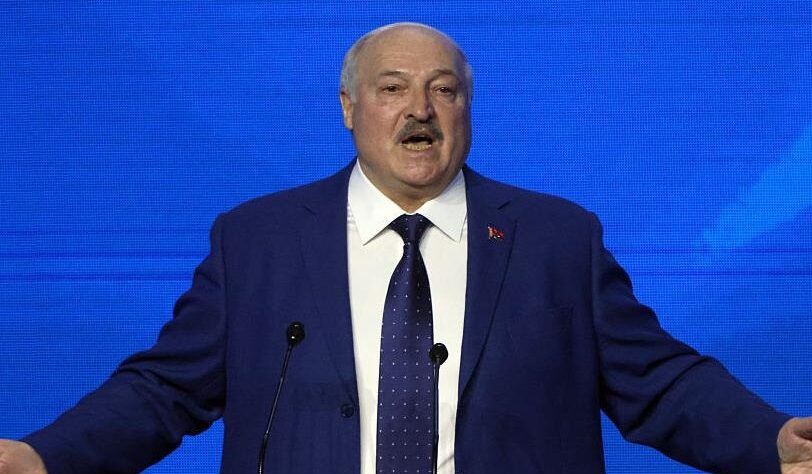 Новини світу - Лукашенко помилував понад 40 політв'язнів "до 9 травня"