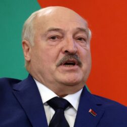 Новини світу - Лукашенко визнав, що затримався на посаді