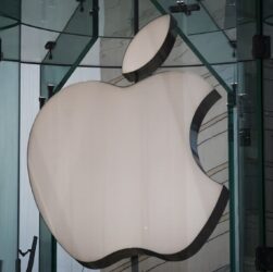 Новини бізнесу - Мита Трампа обійдуться Apple у $900 млн цього кварталу