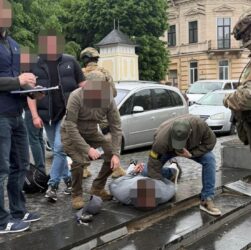Новини України - На Буковині затримали правоохоронця за організацію схеми для ухилянтів