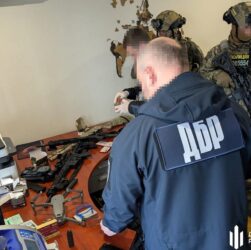 Новини України - На Донеччині правоохоронець перепродавав трофейну зброю