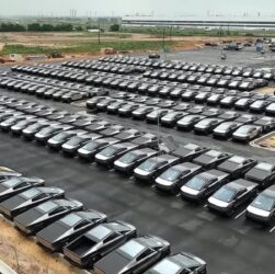 Авто новини - На складі Tesla накопичено більше 10 тисяч непроданих пікапів Cybertruck