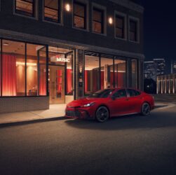 Авто новини - Нове покоління Toyota Camry отримало спецверсію