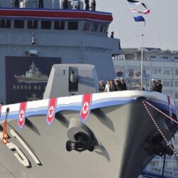 Новини світу - Новий есмінець КНДР зазнав аварії на очах в Кім Чен Ина