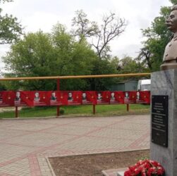 Новини України - Окупанти встановили памʼятник Сталіну в Мелітополі