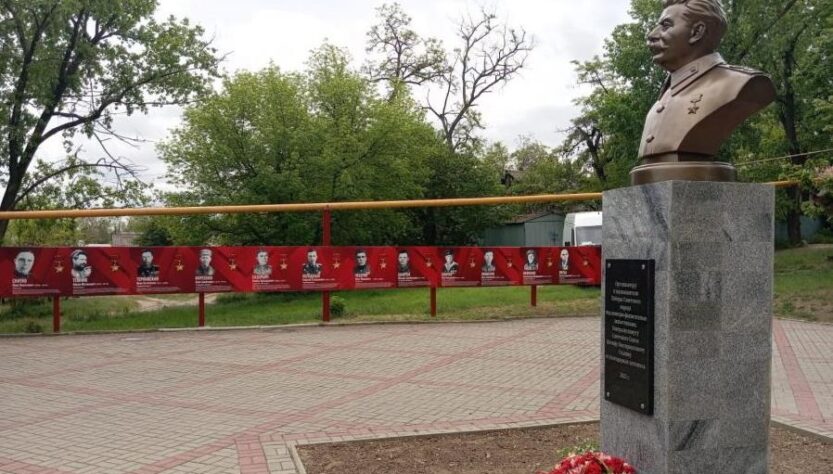 Новини України - Окупанти встановили памʼятник Сталіну в Мелітополі