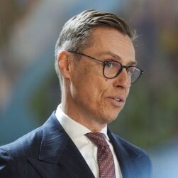 Новини політики - Перемир'я між Україною й РФ: президент Фінляндії заявив про "значні кроки"