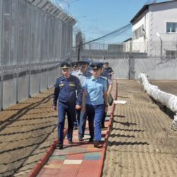 Новини України - Працівнику колонії РФ оголошено підозру за знущання з українських полонених