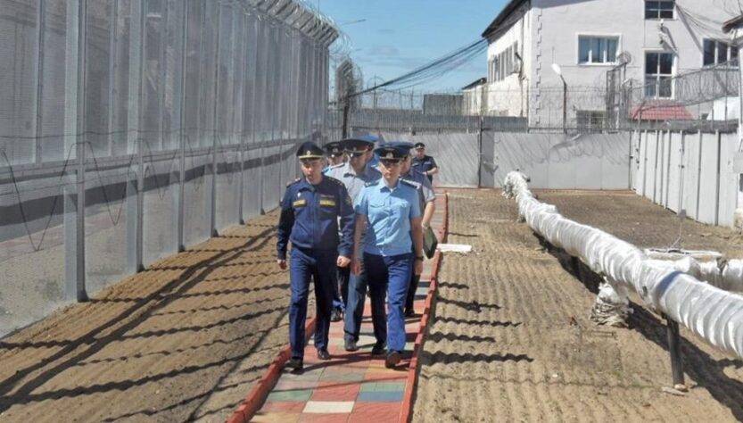 Новини України - Працівнику колонії РФ оголошено підозру за знущання з українських полонених