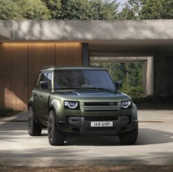 Авто новини - Представлено оновлений Land Rover Defender