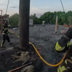 Суми: рятувальники ліквідували пожежу на промисловому підприємстві, спричинену ворожою атакою