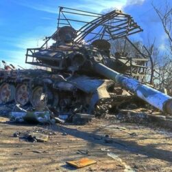 Новини світу - РФ кидає на штурми музейні експонати - журналіст