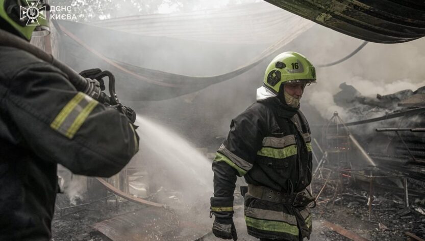 Новини Києва - Рятувальники ліквідували пожежу у Гідропарку