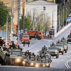 Новини світу - Сі їде, готують провокації. Парад у Москві