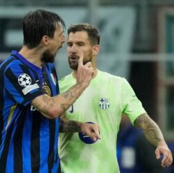 Новини спорту - Скандал у півфіналі ЛЧ: захисник Барселони плюнув у гравця Інтера