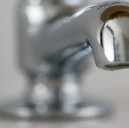 Новини Києва - Стало відомо, чи вимикатимуть гарячу воду влітку в Києві