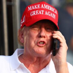 Новини світу - Трамп анонсував переговори із Зеленським і Путіним