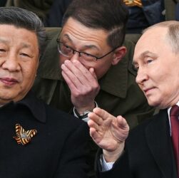Новини світу - Трибуна на параді: Путін, Сі і злочинці