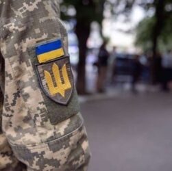 Новини України - У Черкасах двоє чоловіків побили "кіборга", який служить в ТЦК