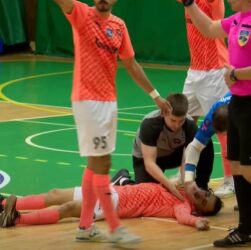 Новини спорту - У футзальному матчі української ліги гравець грав до падіння пульсу