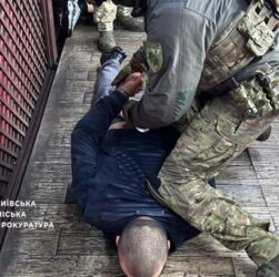 Новини Києва - У Києві поранили іноземця під час пограбування - підозрюваних затримали
