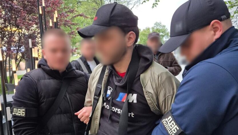 Новини Києва - У Києві власник барбершопу допомагав клієнтам тікати від мобілізації