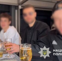 Новини Києва - У Києві затримано молодиків, які хизувались зброєю в прямому ефірі
