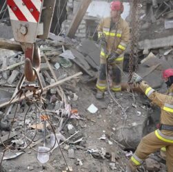 Новини України - У Миколаєві з-під завалів дістали тіло жінки
