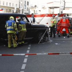 Новини світу - У Німеччині авто вʼїхало в натовп людей, є постраждалі