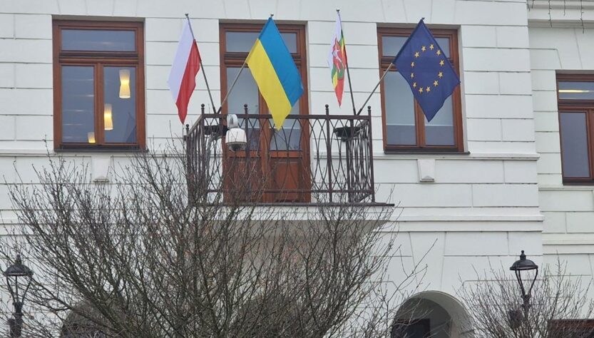 Новини світу - У Польщі зірвали прапор України на мітингу проросійського політика