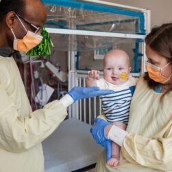 Технології - У США вперше випробували лікування "генетичними ножицями"