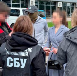 Новини України - У Сумах на вимаганні хабаря затримали посадовицю вишу